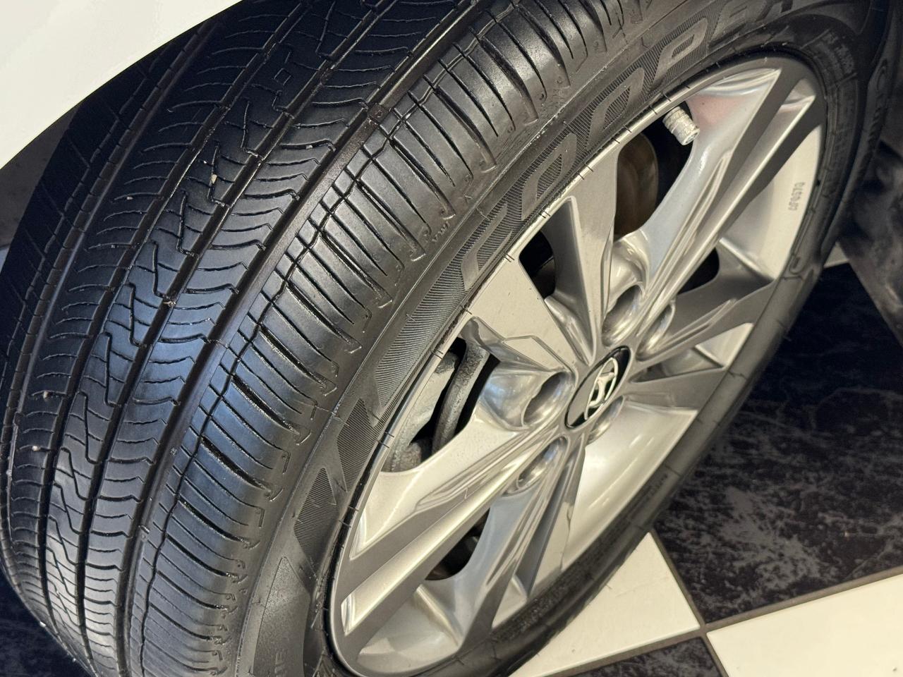 2018 Hyundai Elantra GL SE+Roof+ApplePlay+Blind Spot+CLEAN CARFAX - Photo #12