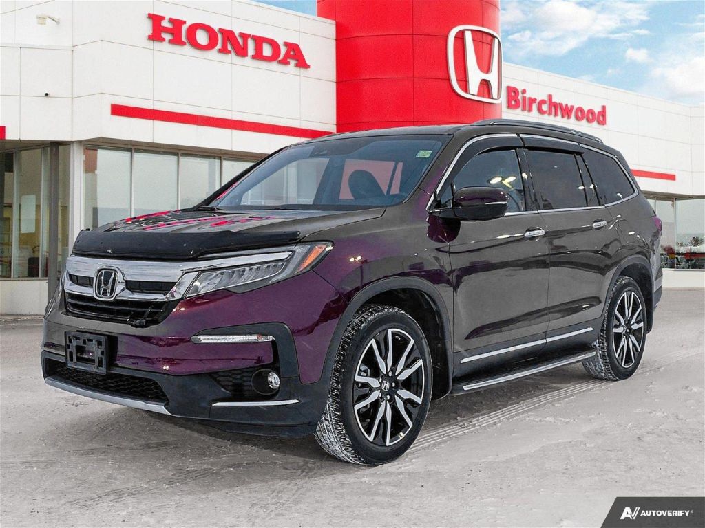 Used 2021 Honda Pilot Touring 7-Passenger Hitch Running Boards Over $4500.00 in accessories for Sale in Winnipeg, Manitoba