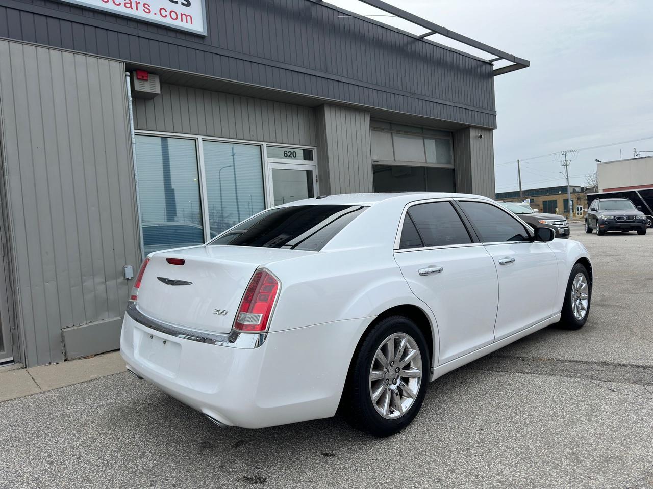 2012 Chrysler 300 LIMITED - Photo #2
