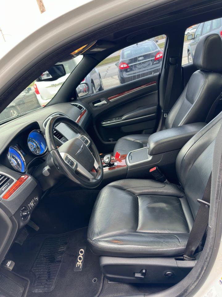2012 Chrysler 300 LIMITED Photo4