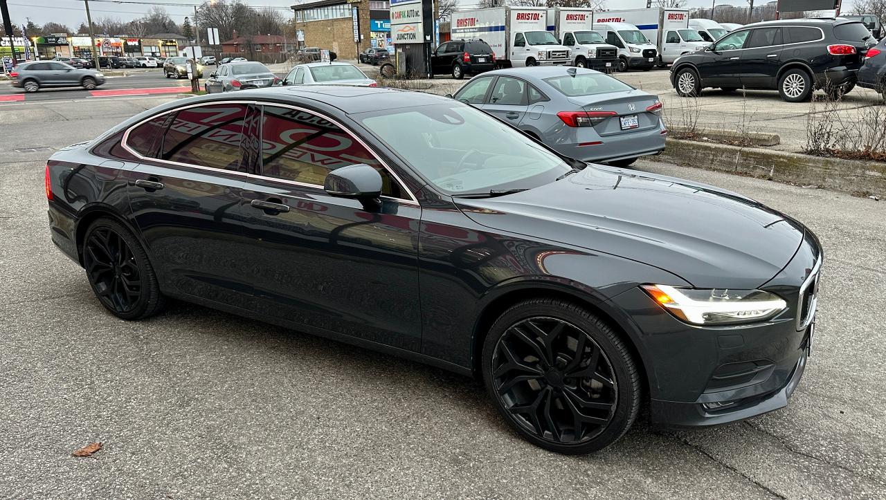 2017 Volvo S90 T6 Momentum Photo3