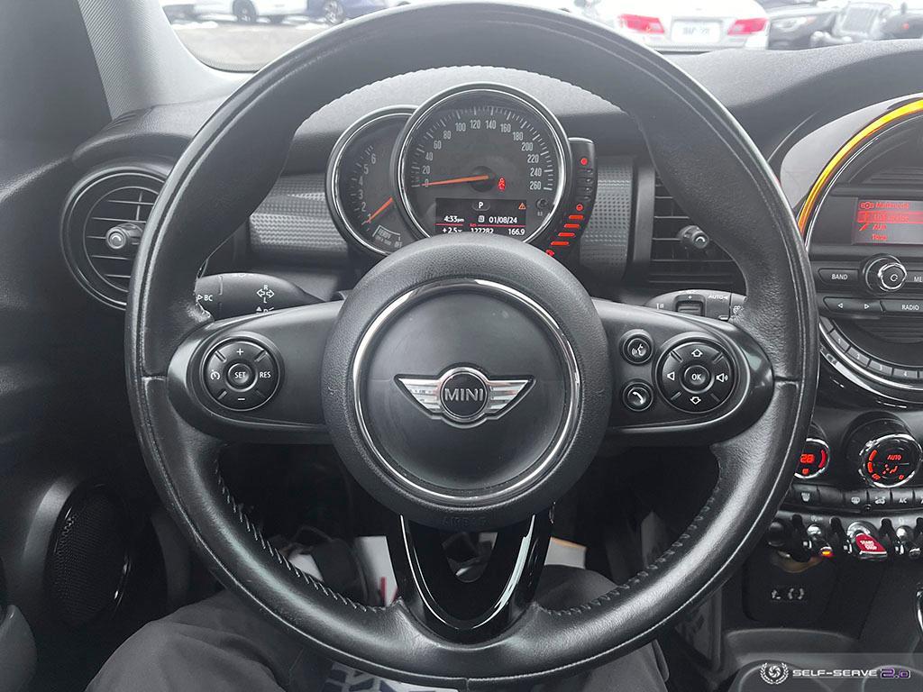 2015 MINI Cooper SUNROOF / LEATHER / HEATED SEATS / NO ACCIDENTS - Photo #14