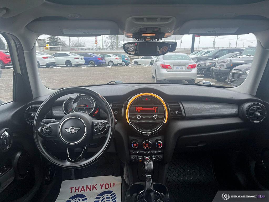 2015 MINI Cooper SUNROOF / LEATHER / HEATED SEATS / NO ACCIDENTS - Photo #11