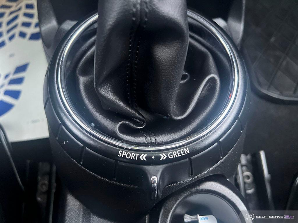 2015 MINI Cooper SUNROOF / LEATHER / HEATED SEATS / NO ACCIDENTS - Photo #19