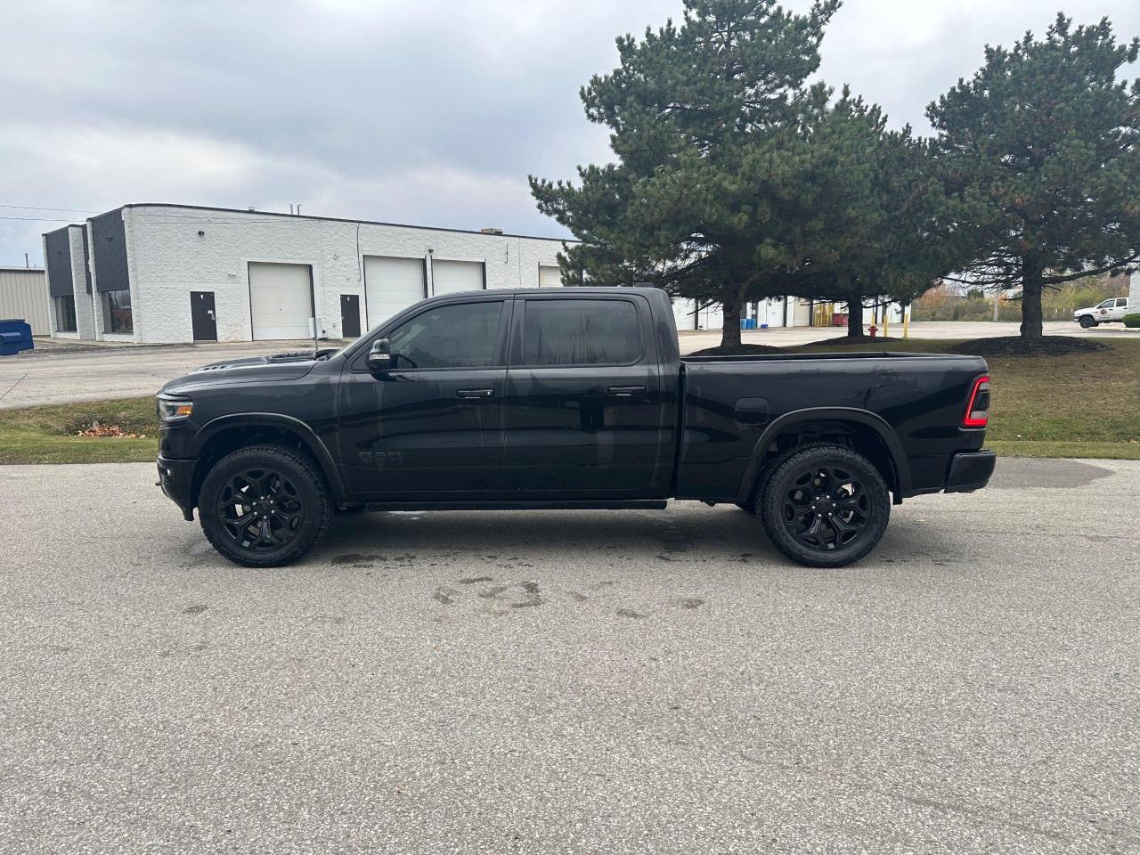 2020 RAM 1500 LIMITED - 4x4 CREW CAB 6'4" BOX - Photo #2