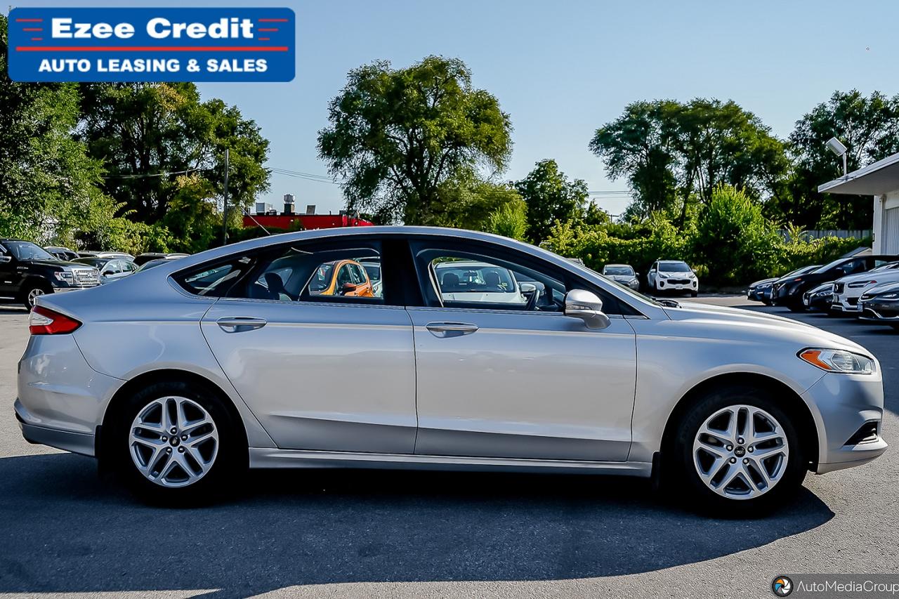 2016 Ford Fusion SE Photo3