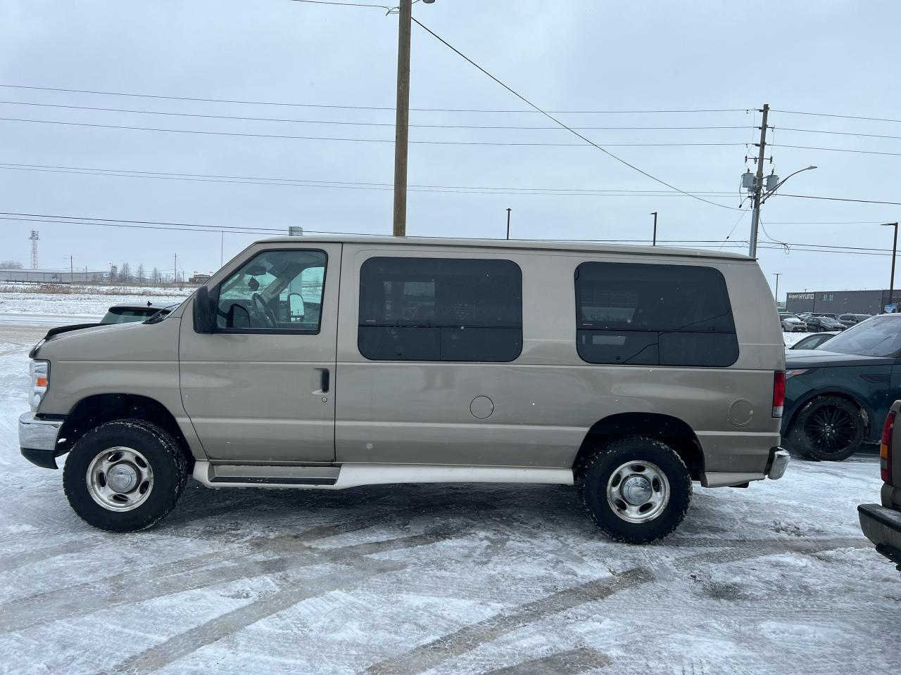 2012 Ford Econoline E150*WHEELCHAIR ACCESSIBLE*HAND CONTROL*ONLY 46KM* - Photo #5