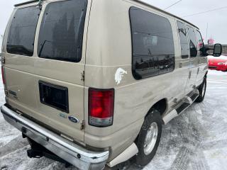 2012 Ford Econoline E150*WHEELCHAIR ACCESSIBLE*HAND CONTROL*ONLY 46KM* - Photo #8