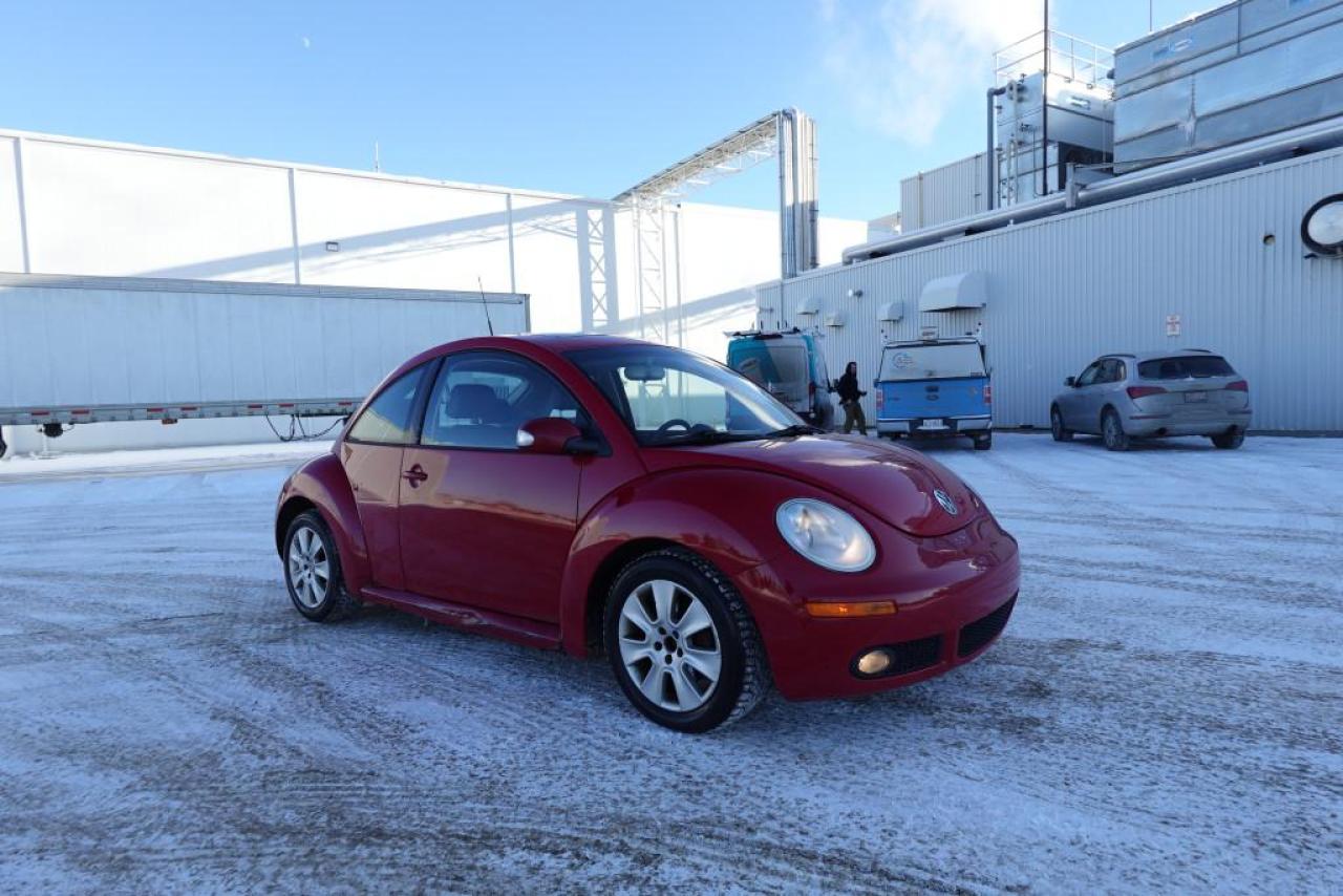 <p>2008 VOLKSWAGEN NEW BEETLE TRENDLINE 2D HATCHBACK FWD</p>