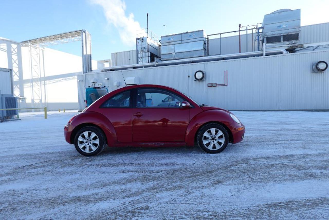 2008 Volkswagen New Beetle Coupe 2dr Trendline Photo2