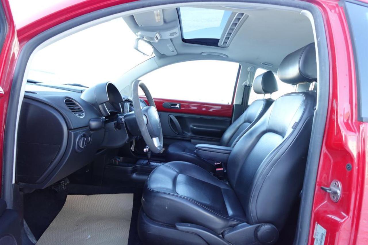 2008 Volkswagen New Beetle Coupe 2dr Trendline Photo3