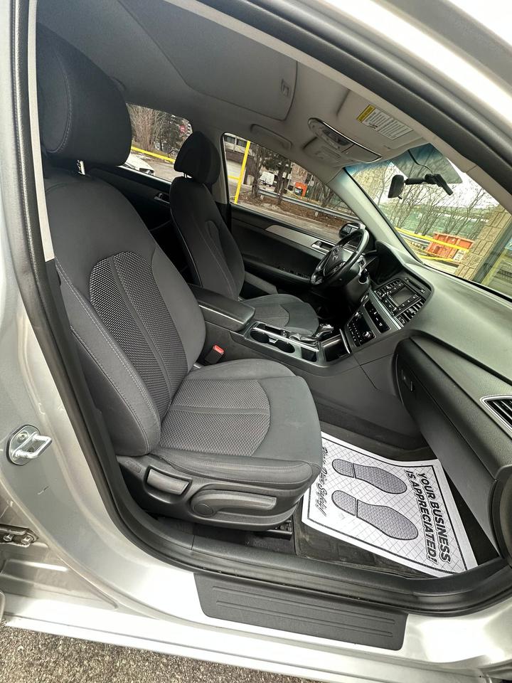 2016 Hyundai Sonata 4dr Sdn 2.4L Auto GLS Photo