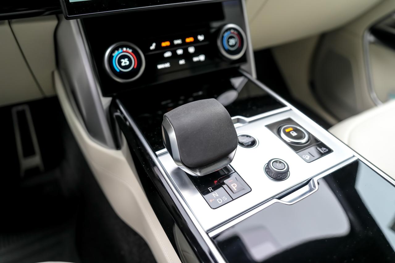 2022 Land Rover Range Rover SE SWB V8 - Photo #4