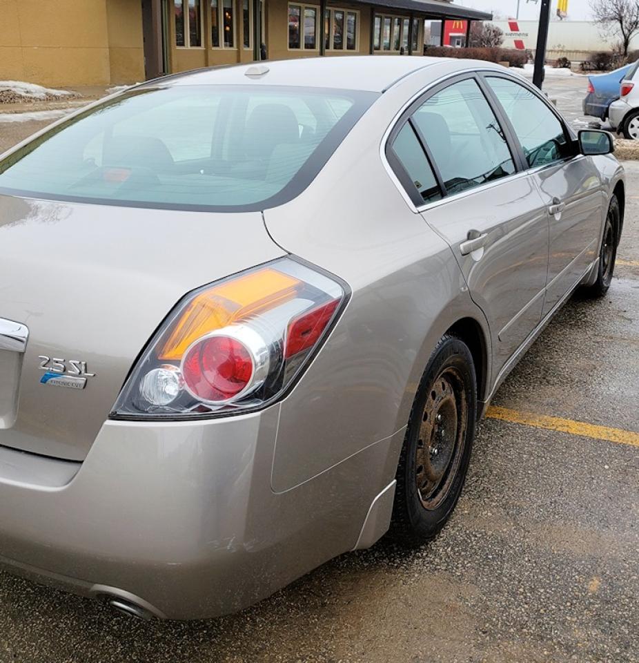 2011 Nissan Altima 4dr Sdn I4 CVT 2.5 SL - Photo #4