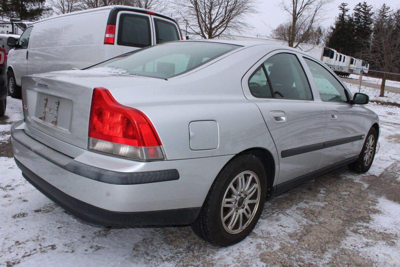 2004 Volvo S60  Photo2
