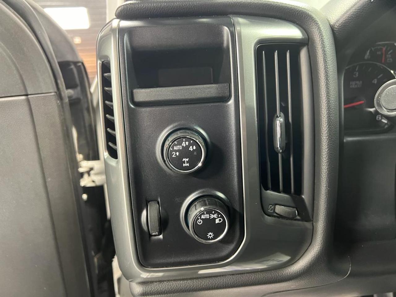 2014 Chevrolet Silverado 1500 4WD Crew Cab Std Box LOW KM NO ACCIDENT SAFFTY CER - Photo #21