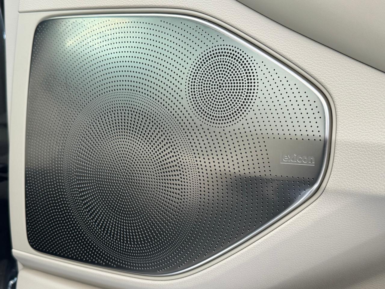 2018 Genesis G90 G90 5.0L V8 AWD+Roof+Cooled Seats+Adaptive Cruise - Photo #15