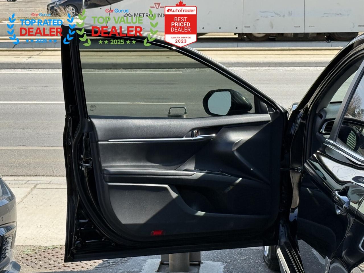 2020 Toyota Camry SE | REAR CAMERA | HEATED SEATS | FINANCE Photo