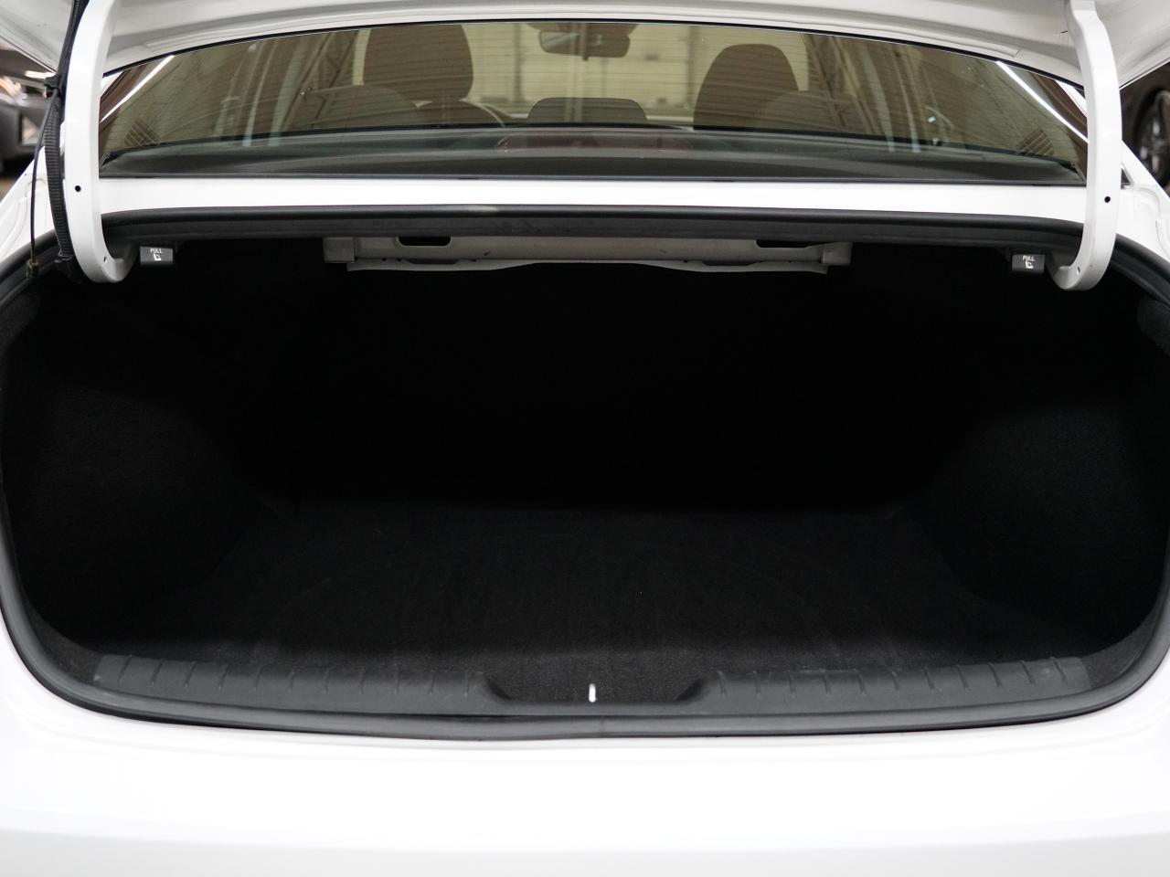2021 Hyundai Elantra PREFERRED | Sun&Tech Pkg | Heated Seats | CarPlay