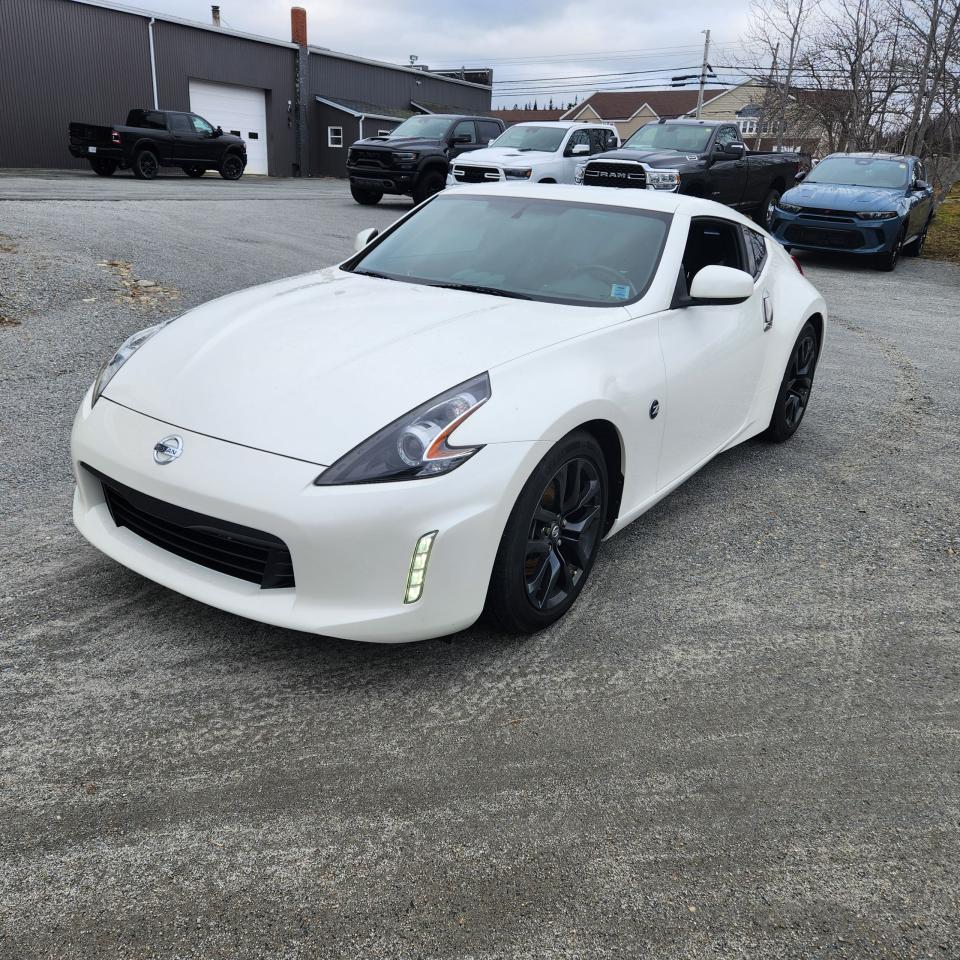 2018 Nissan 370Z Sport Manual Photo1