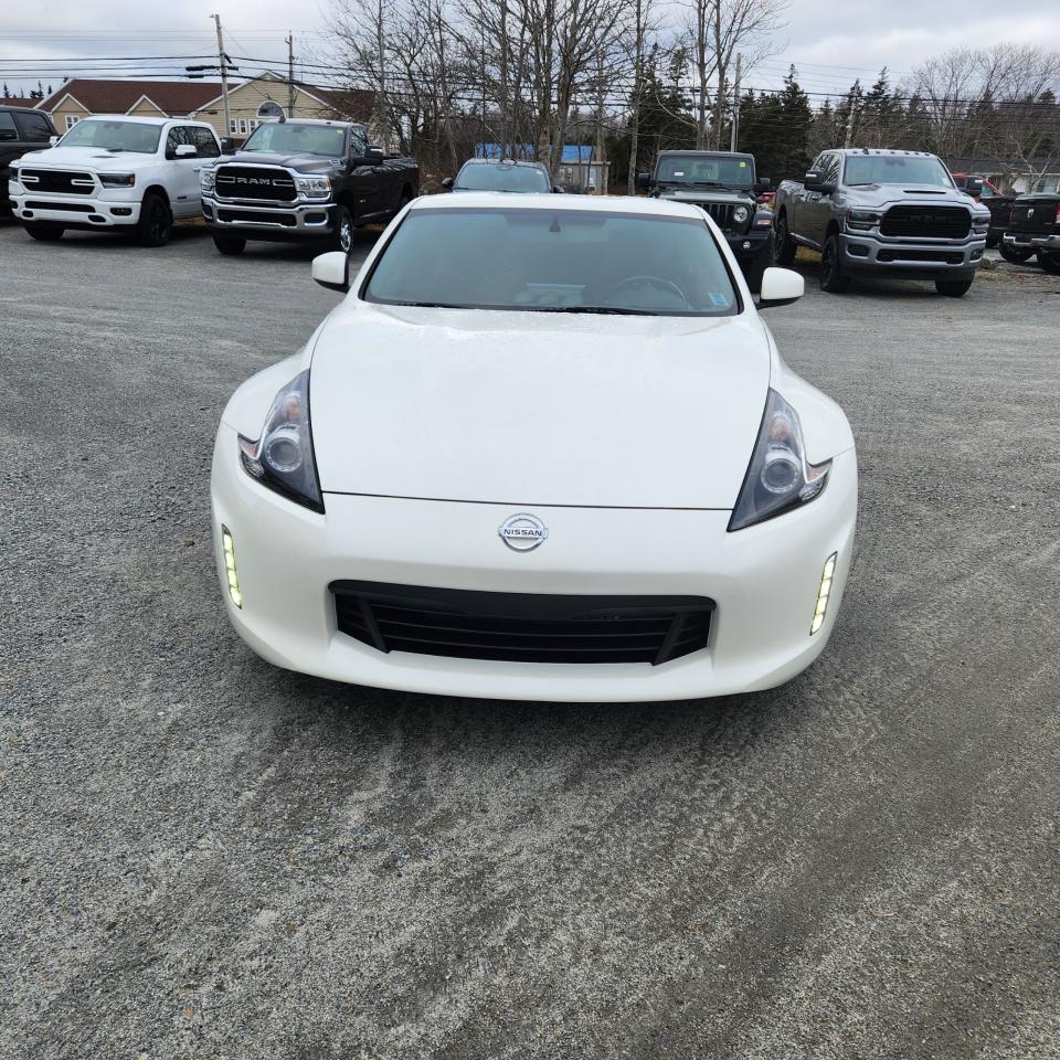 2018 Nissan 370Z Sport Manual Photo2