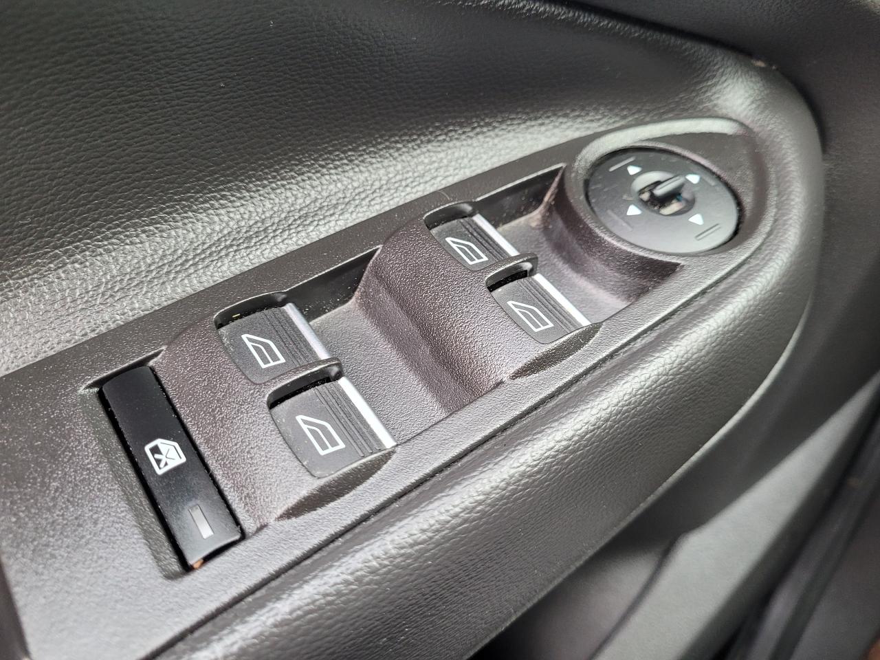 2017 Ford Escape SE AWD W/ SYNC 3 POWER LI Photo5