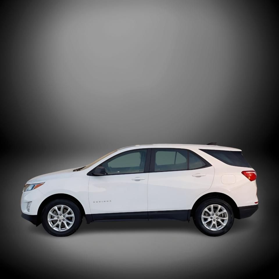 2020 Chevrolet Equinox AWD LS Accident Free 35,803 KM - Photo #2