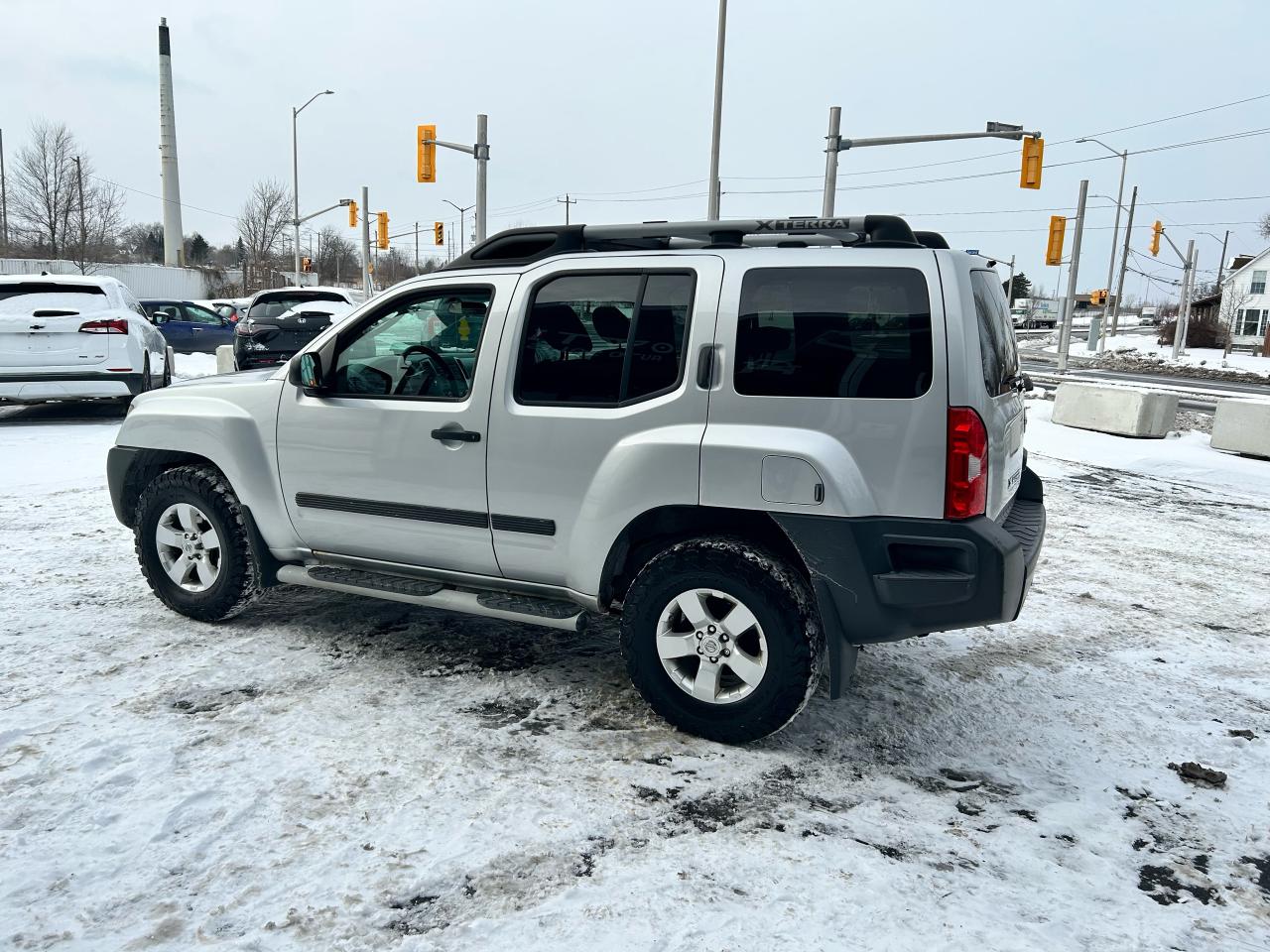 2011 Nissan Xterra S - Photo #4