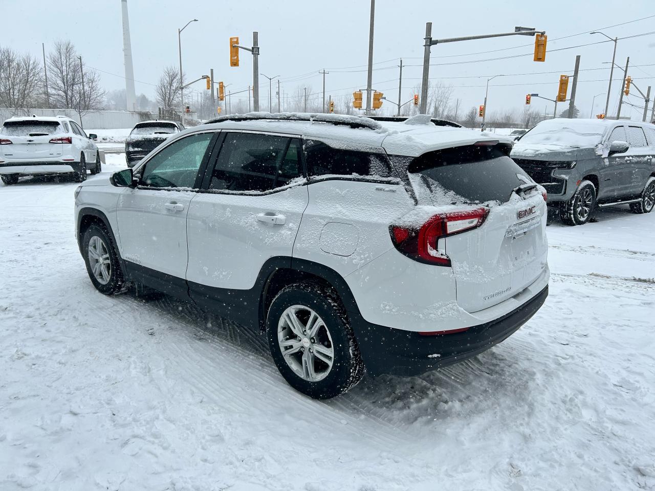 2023 GMC Terrain SLE - Photo #4