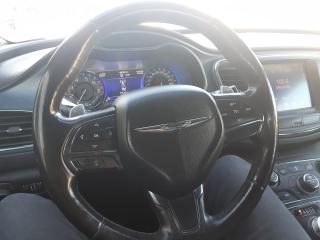 2015 Chrysler 200 S, Lthr, NAV, Htd Sterng & Seats, BU Cam, Remote - Photo #11