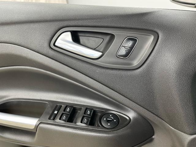 2017 Ford Escape SE Photo12