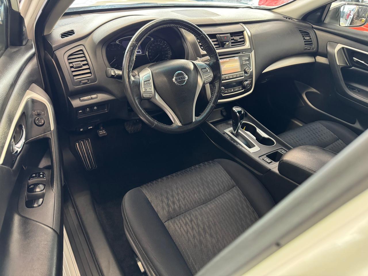 2017 Nissan Altima SV+New Tires+Brakes+Camera+Blind Spot+CLEAN CARFAX Photo17