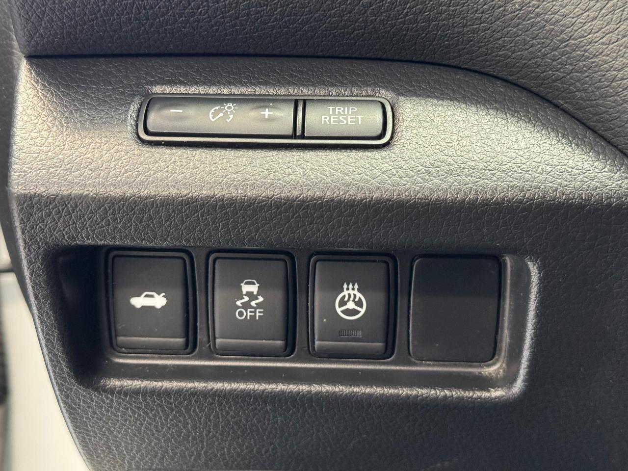 2017 Nissan Altima SV+New Tires+Brakes+Camera+Blind Spot+CLEAN CARFAX - Photo #46