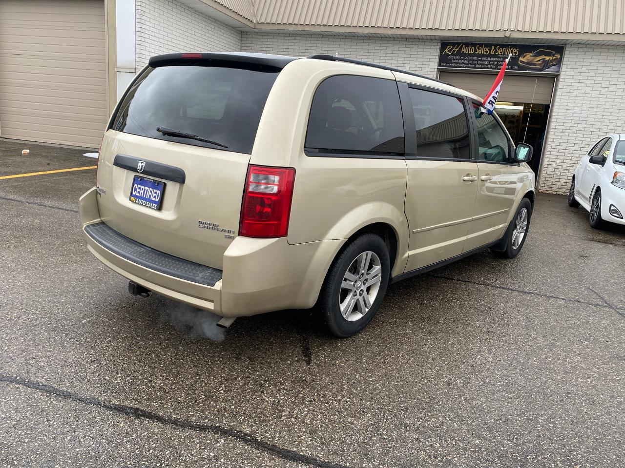 2010 Dodge Grand Caravan SE - Photo #4