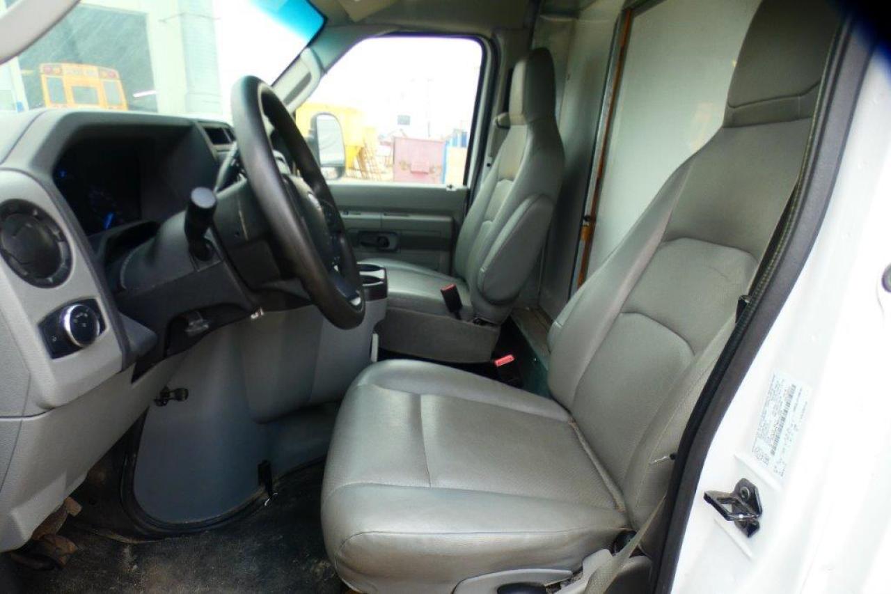 2021 Ford E-450 E-450 CUBE VAN w/vinyl seats 16' UNICELL - Photo #9