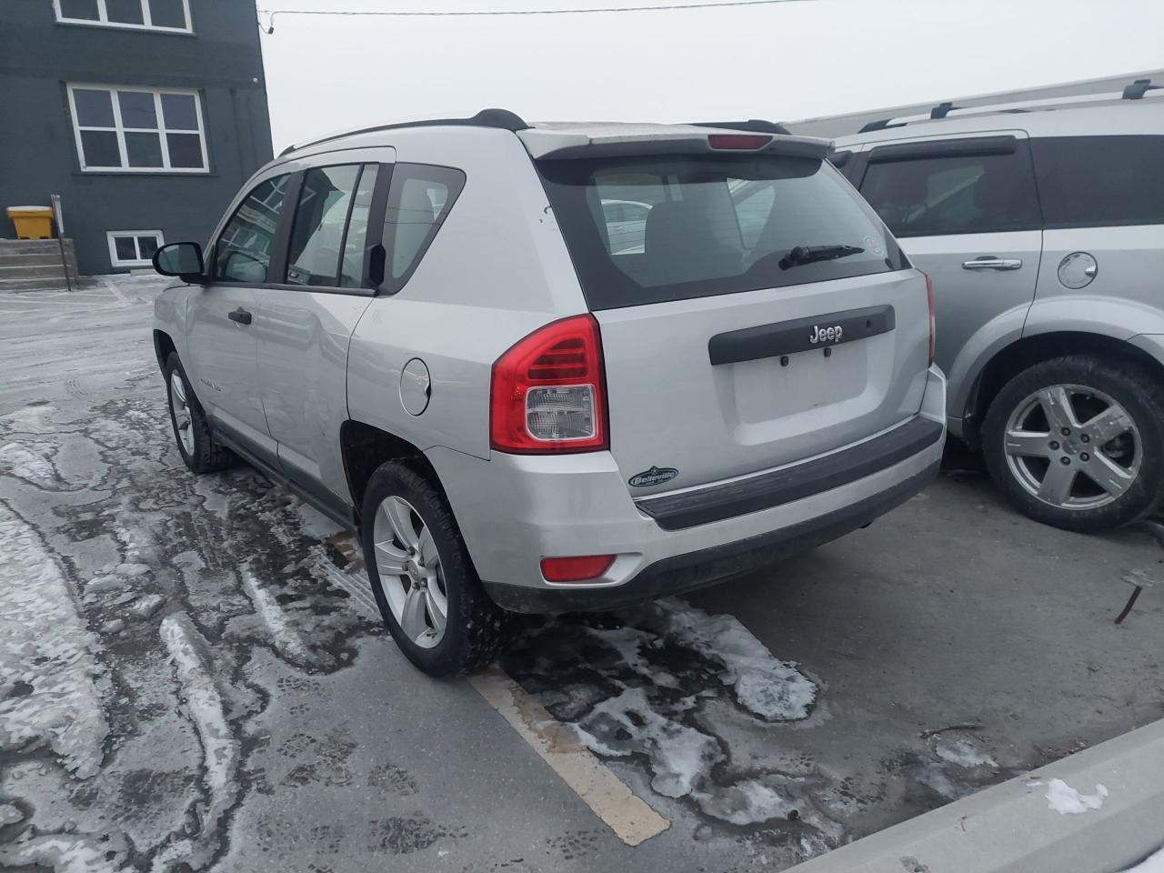 2011 Jeep Compass FWD 4dr Sport - Photo #9