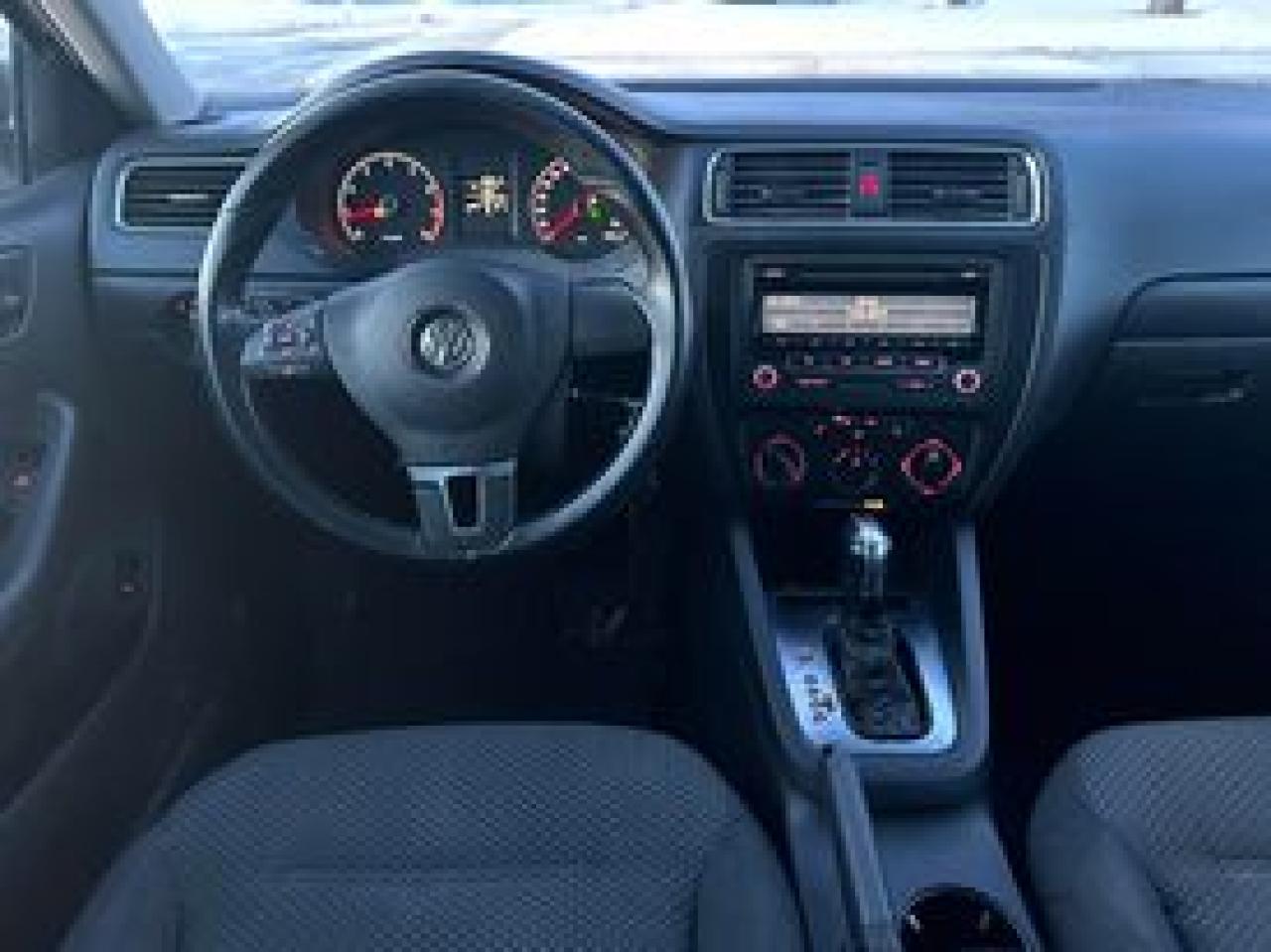 2013 Volkswagen Jetta Trendline+ - Safety Certified Photo3