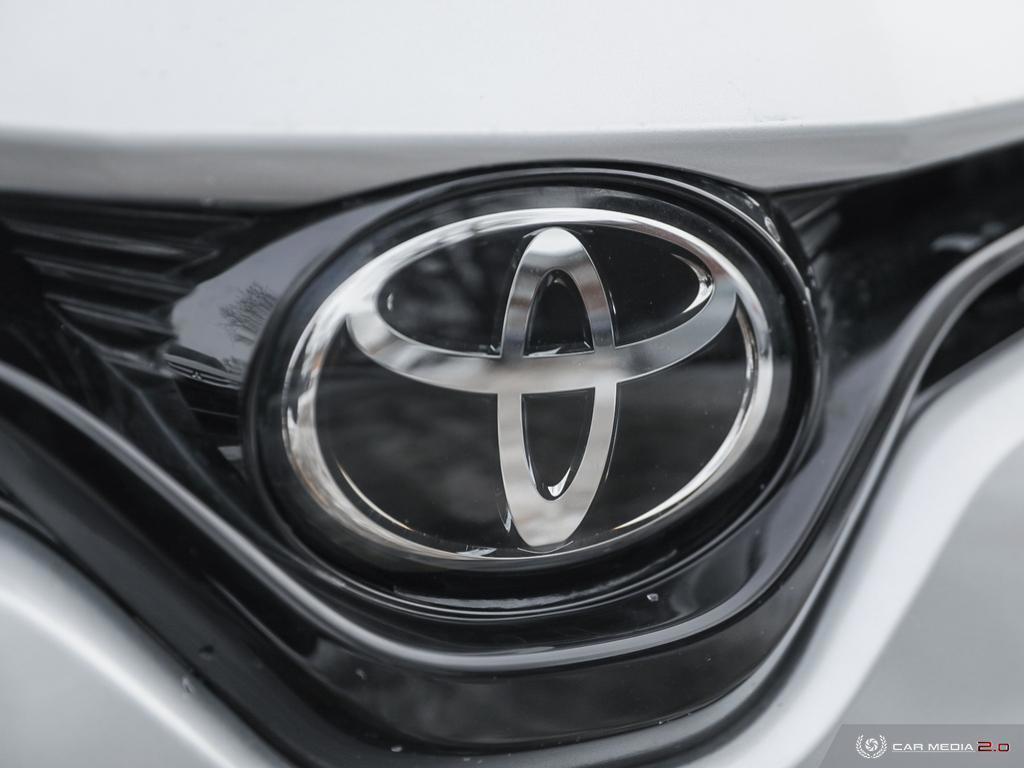 2018 Toyota Camry XLE - Photo #9