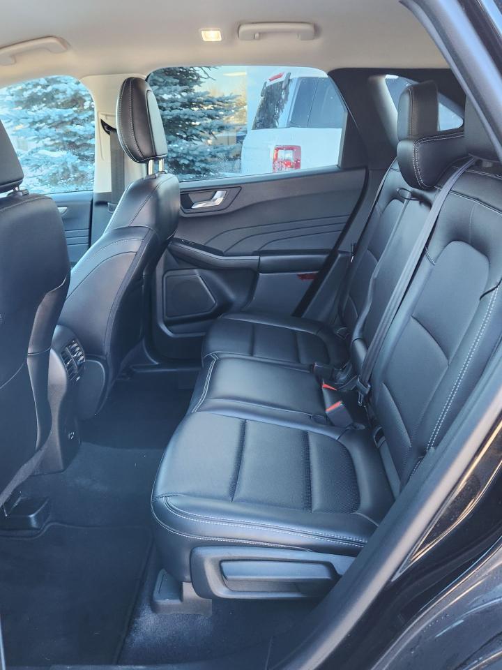 2021 Ford Escape Titanium Photo5