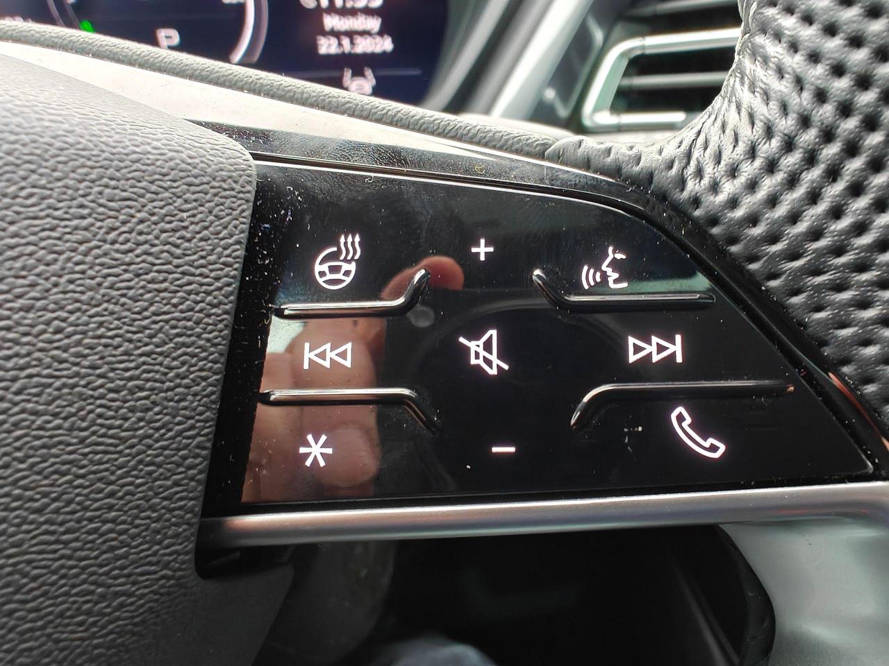 2023 Audi Audie_tron Q4 E-Tron Sportback - Tech Pkg, Heads up Disp! Photo