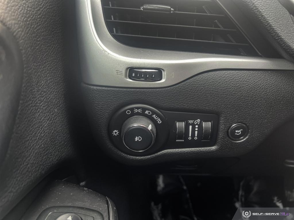 2015 Jeep Cherokee TRAILHAWK / 4WD / REVERSE CAM / NAV / NO ACCIDENTS - Photo #15