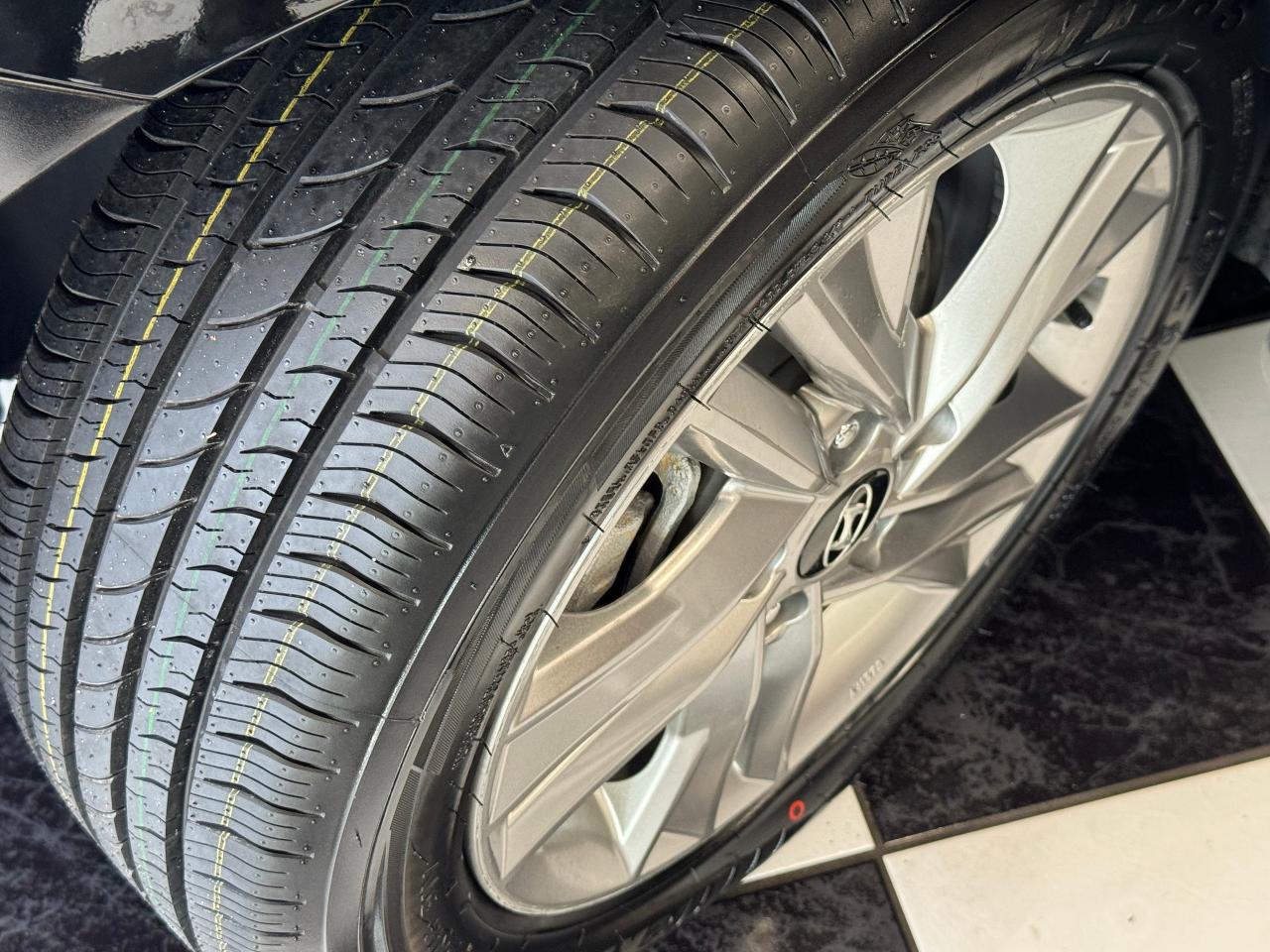 2019 Hyundai Elantra Preferred+New Tires+Camera+ApplePlay+CLEAN CARFAX - Photo #3