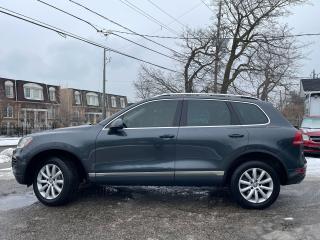 2012 Volkswagen Touareg SPORT Trim/LEATHER/AWD/NAVY/PWR SEATS/CERTIFIED - Photo #2