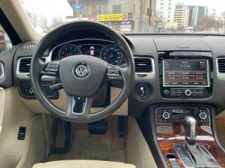 2012 Volkswagen Touareg SPORT Trim/LEATHER/AWD/NAVY/PWR SEATS/CERTIFIED - Photo #17