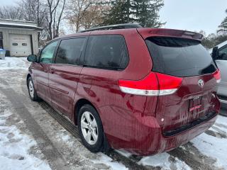 2013 Toyota Sienna LE - Photo #5