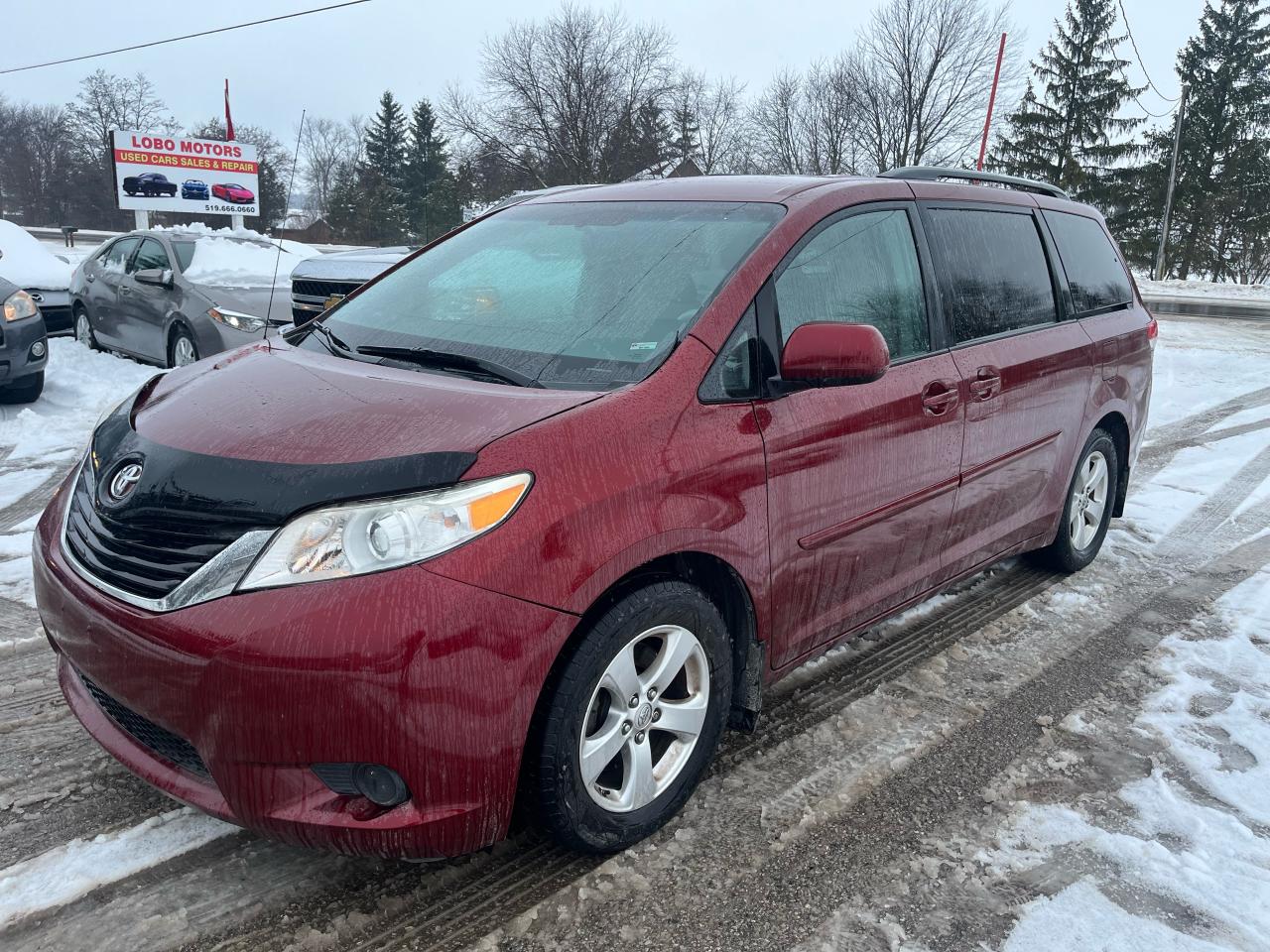 2013 Toyota Sienna LE - Photo #2