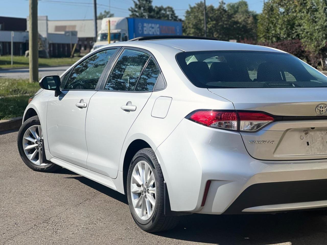 2020 Toyota Corolla LE Photo4