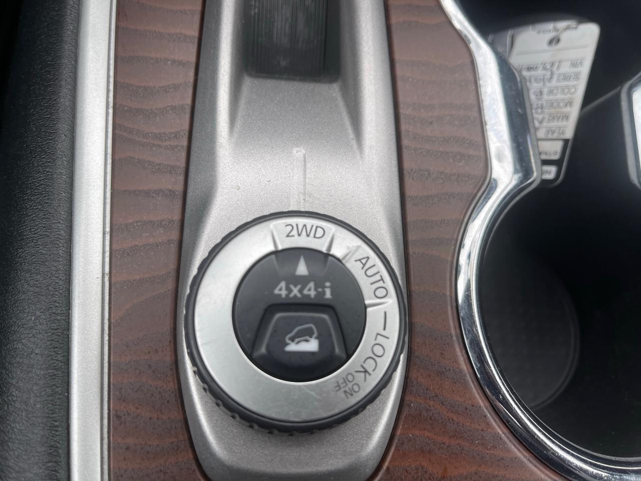 2017 Nissan Pathfinder Platinum, 4WD, 7 Passengers, Leather, Navigation - Photo #16