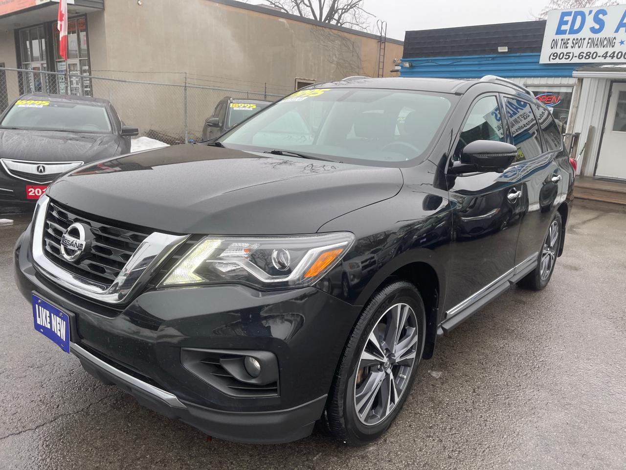 2017 Nissan Pathfinder Platinum, 4WD, 7 Passengers, Leather, Navigation - Photo #3