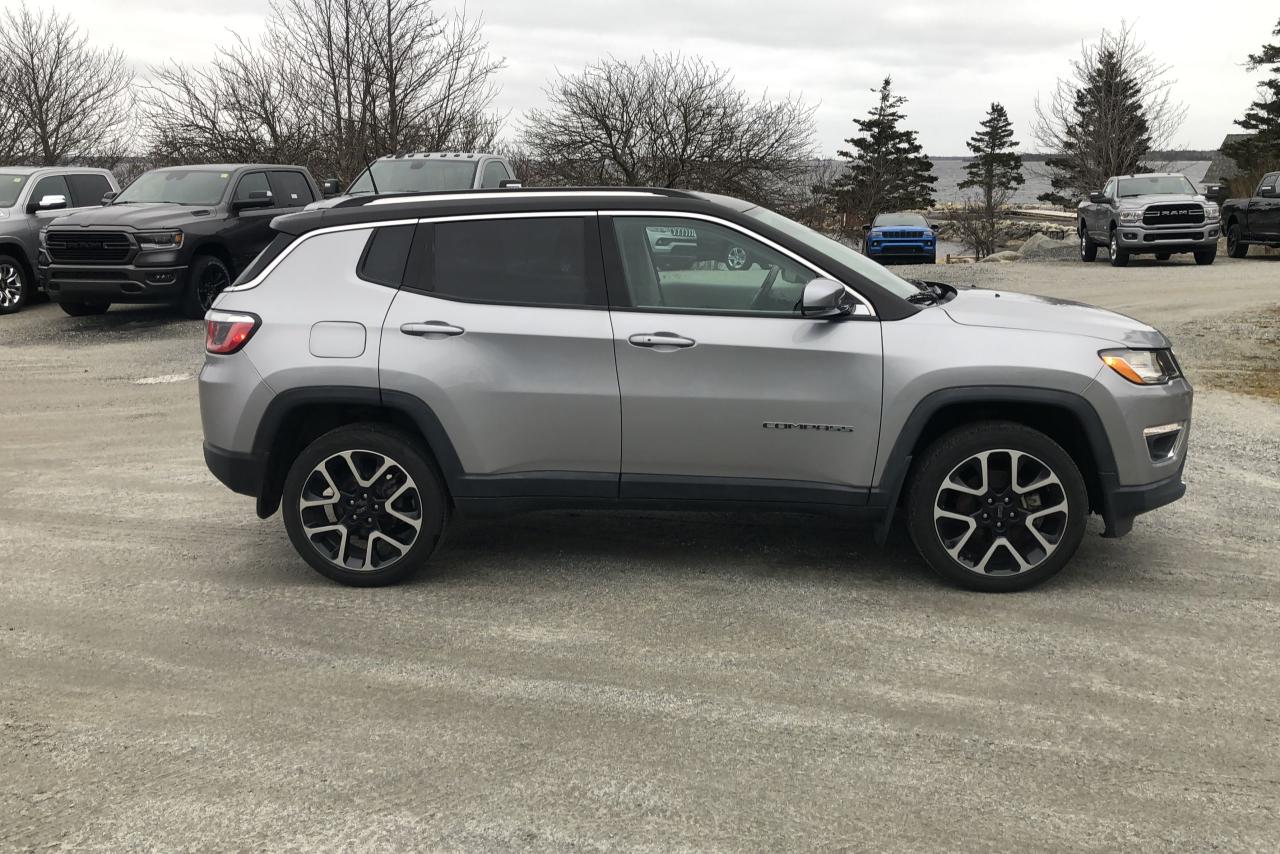 2018 Jeep Compass LIMITED Photo4